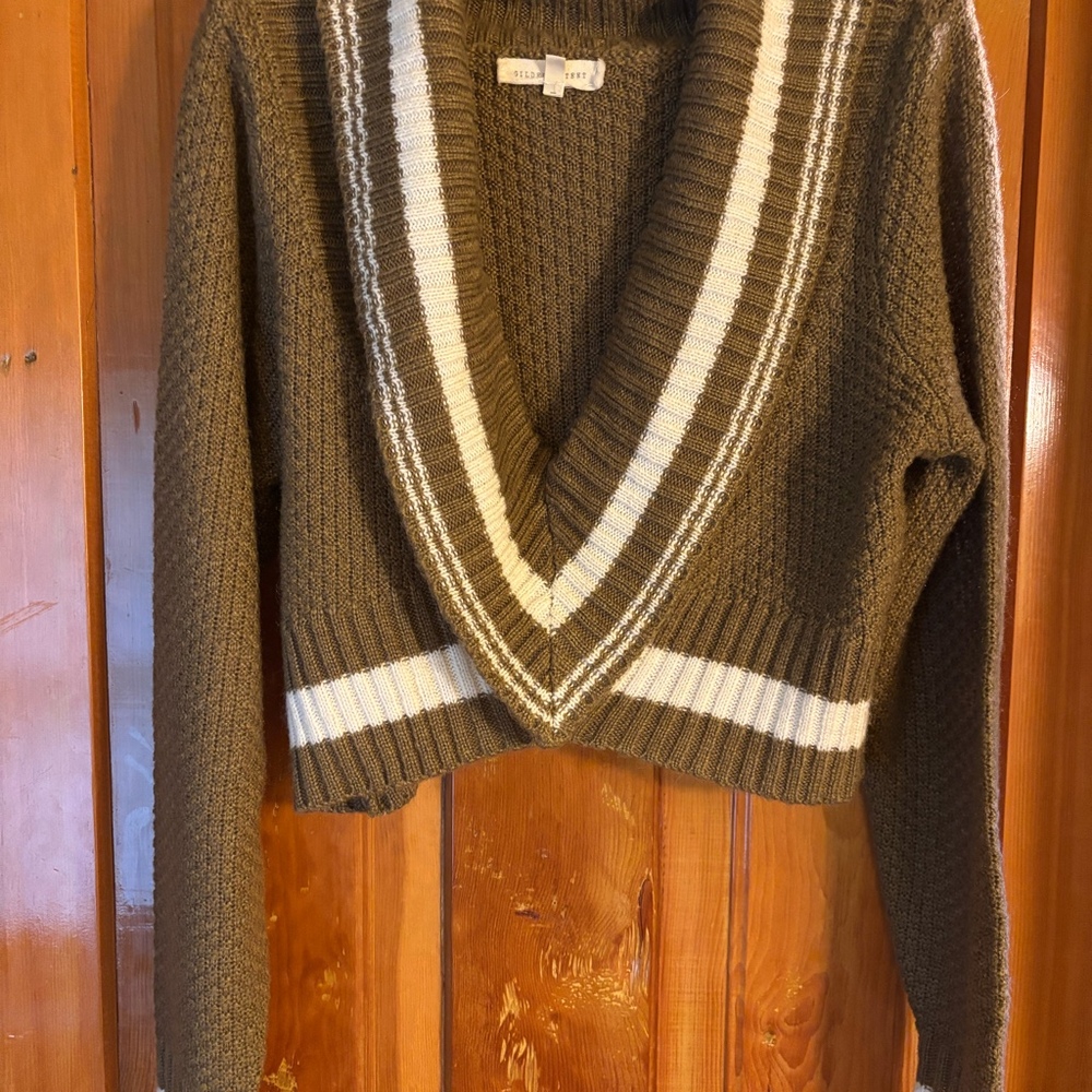 Buckle Guilded Intent Half Sweater